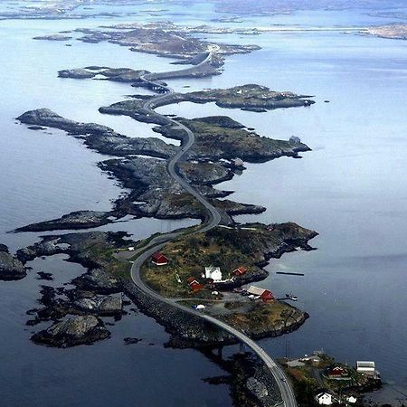 Leite Gard Near Atlantic Road In Hustadvika Lyngstad Buitenkant foto