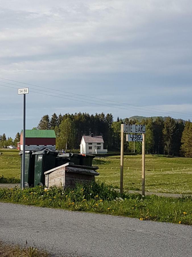 Leite Gard Near Atlantic Road In Hustadvika Lyngstad Buitenkant foto